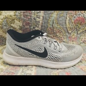 Nike Women’s FREE RN Sneakers Shoes Size 8